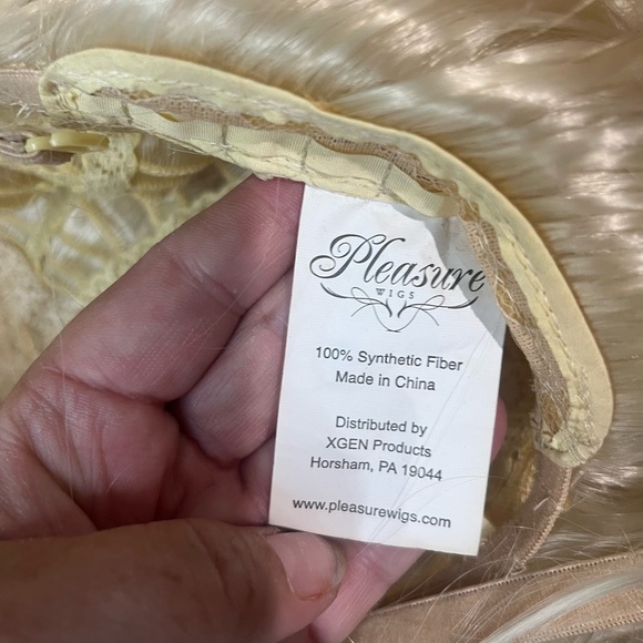 Elegant Blonde Curly Hair Extension - Picture 4 of 9